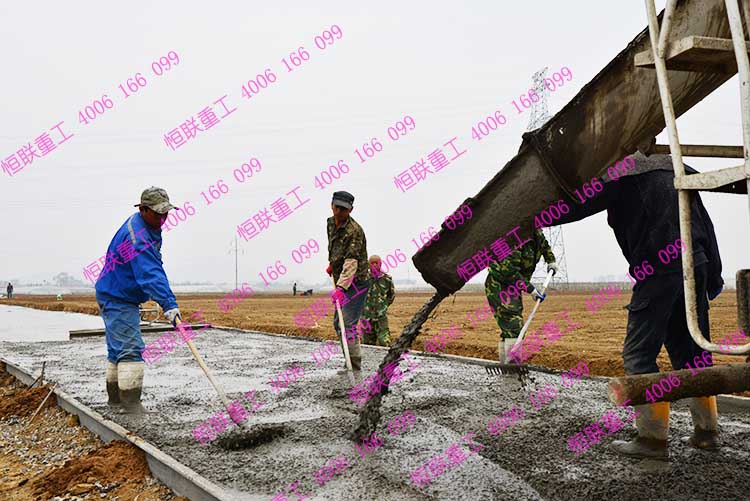 攪拌車攪拌干料后成品混凝土