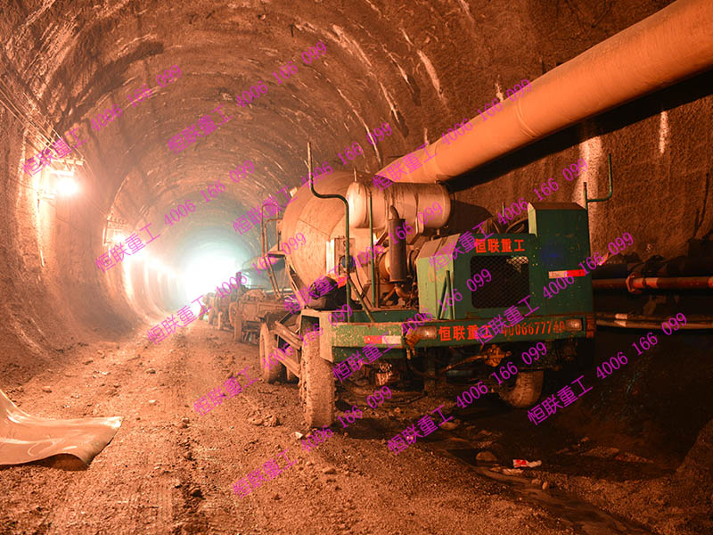 四不像攪拌車(chē)烏魯木齊地鐵隧道工程