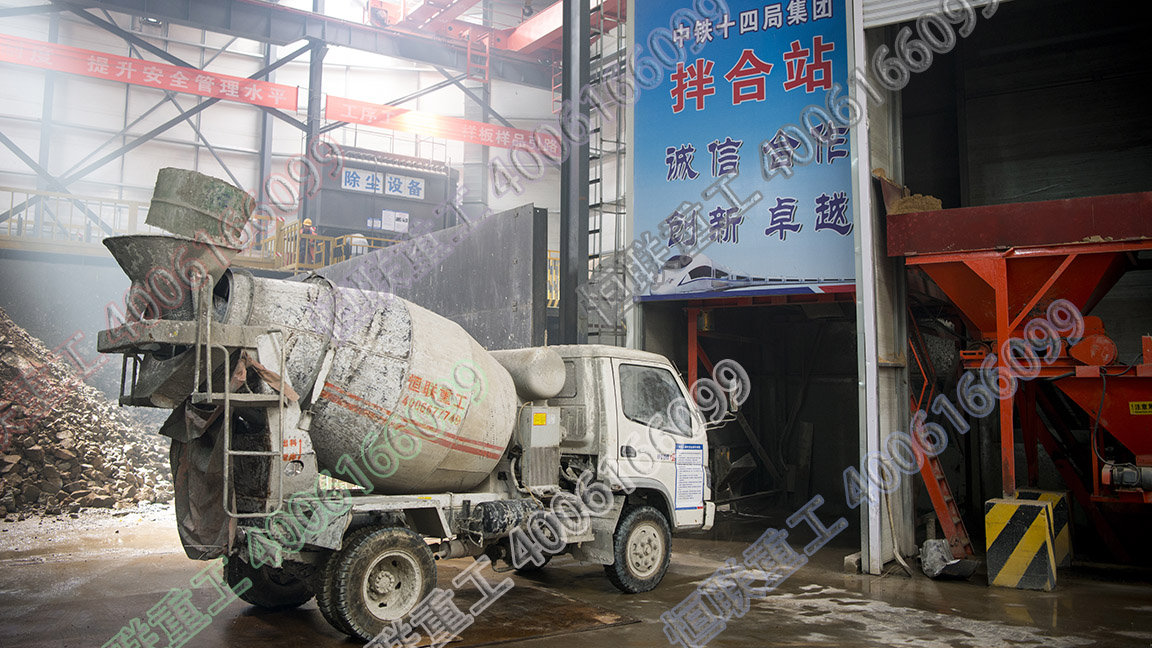 青島小型攪拌車隧道施工圖片