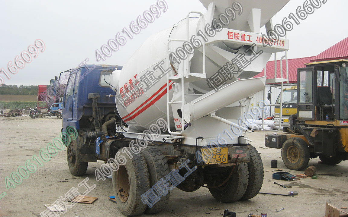 黑龍江雞西改裝的小型攪拌車