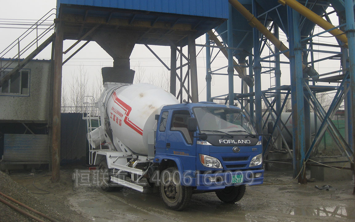 農(nóng)用車改裝小型攪拌車