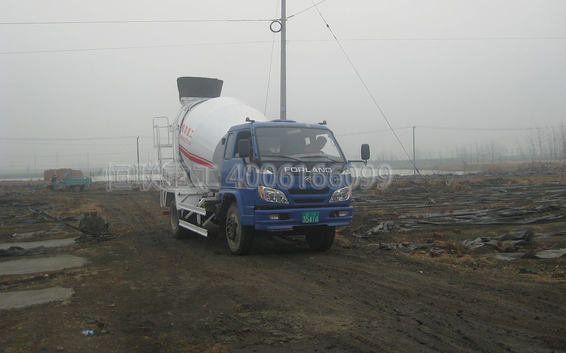 農(nóng)用車改裝小型攪拌車