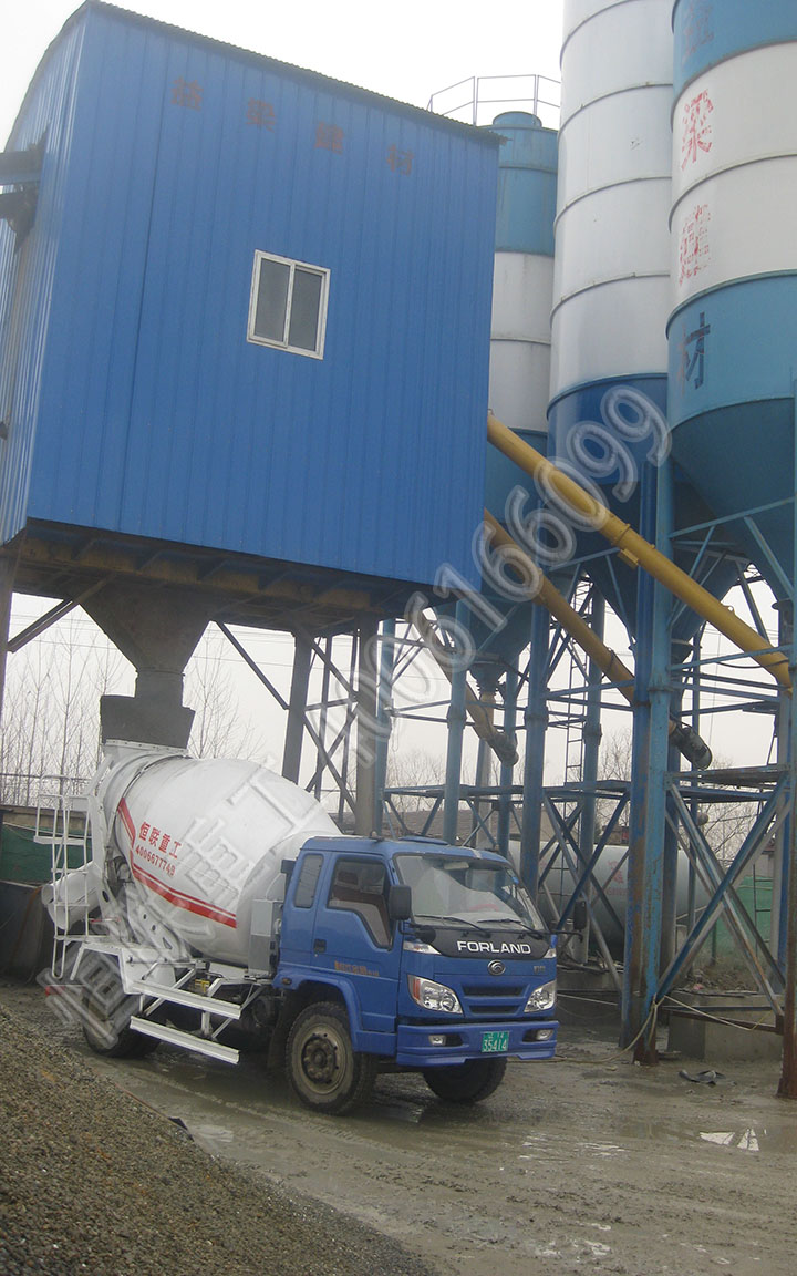 農(nóng)用車改裝的小型攪拌車