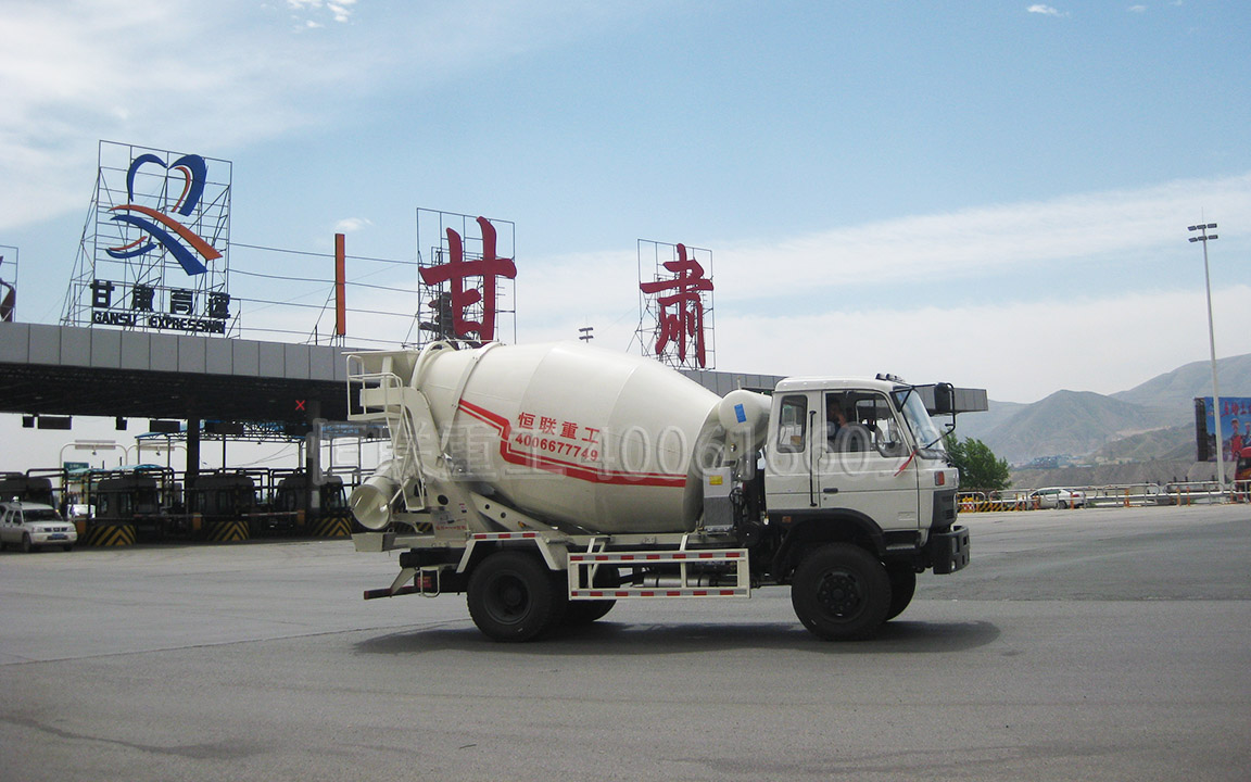 東風(fēng)小型攪拌車