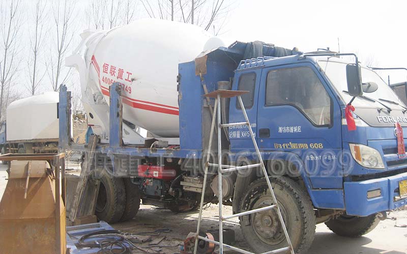 福田時(shí)代金剛608改裝的小型攪拌車