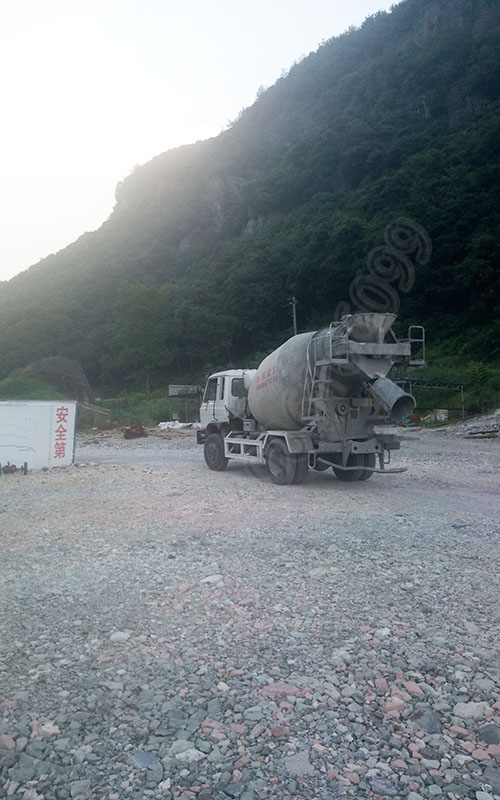 小隧道就得用這樣的攪拌車