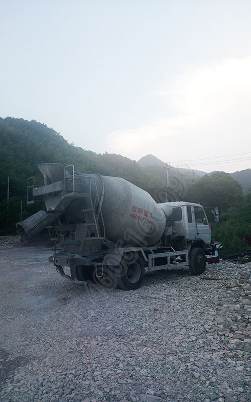 小型攪拌車專門施工小型隧道